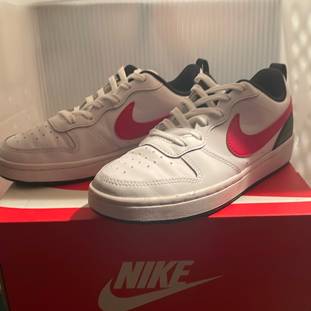 Nike Tennis Shoes